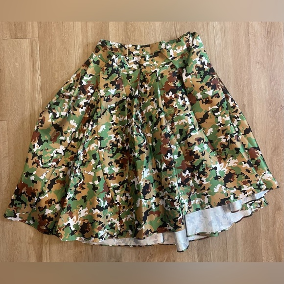 Rose Collection Camo Skirt - Picture 1 of 3